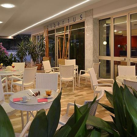 Hotel Tiberius Rimini Buitenkant foto