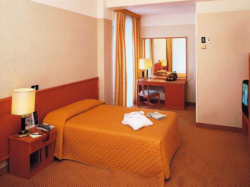Hotel Tiberius Rimini Buitenkant foto