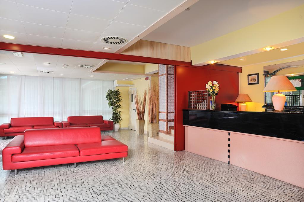Hotel Tiberius Rimini Buitenkant foto