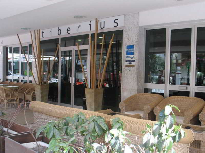 Hotel Tiberius Rimini Buitenkant foto