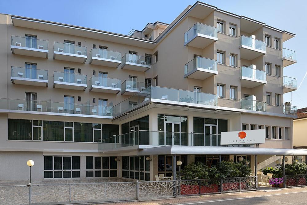 Hotel Tiberius Rimini Buitenkant foto