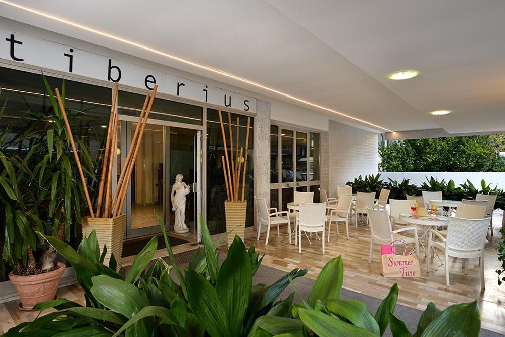 Hotel Tiberius Rimini Buitenkant foto